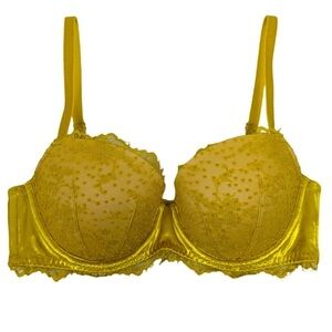 VICTORIAS SECRET Very Sexy Push Up Bra Lace and Velvet NWT 34C